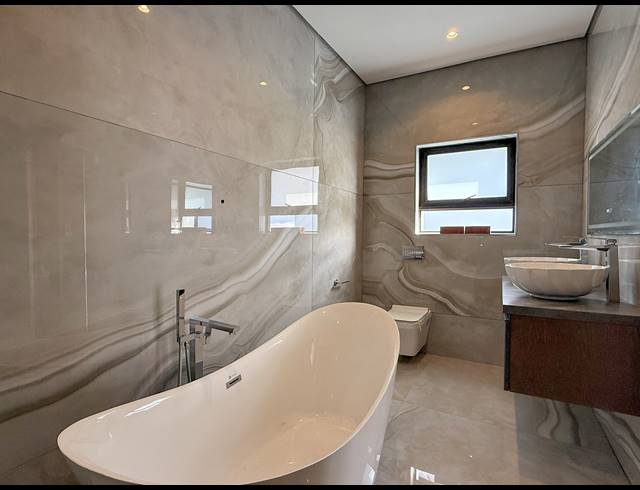 6 BEDROOM HOUSE FOR SALE IN IZINGA
